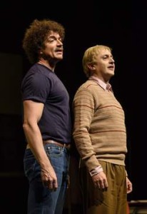 Paul Groot als Robert Long en Jeremy Baker als Leen Jongewaard - fotograaf Roy Beusker